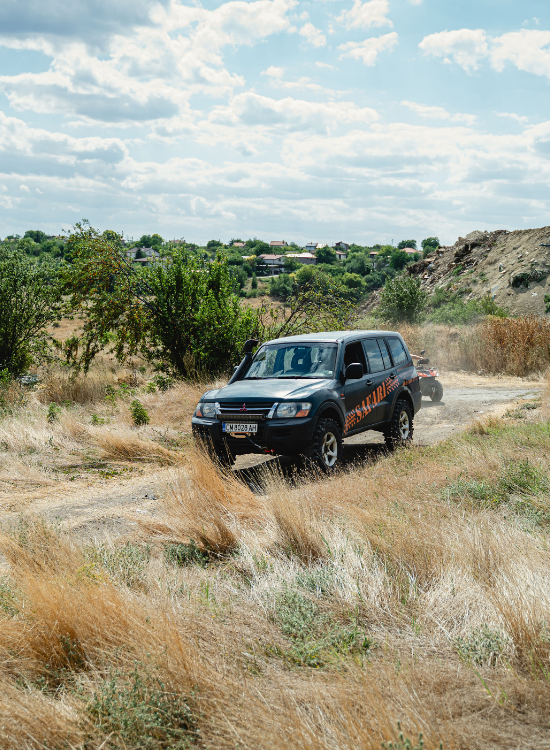 DRIVING AN OFF-ROAD JEEP