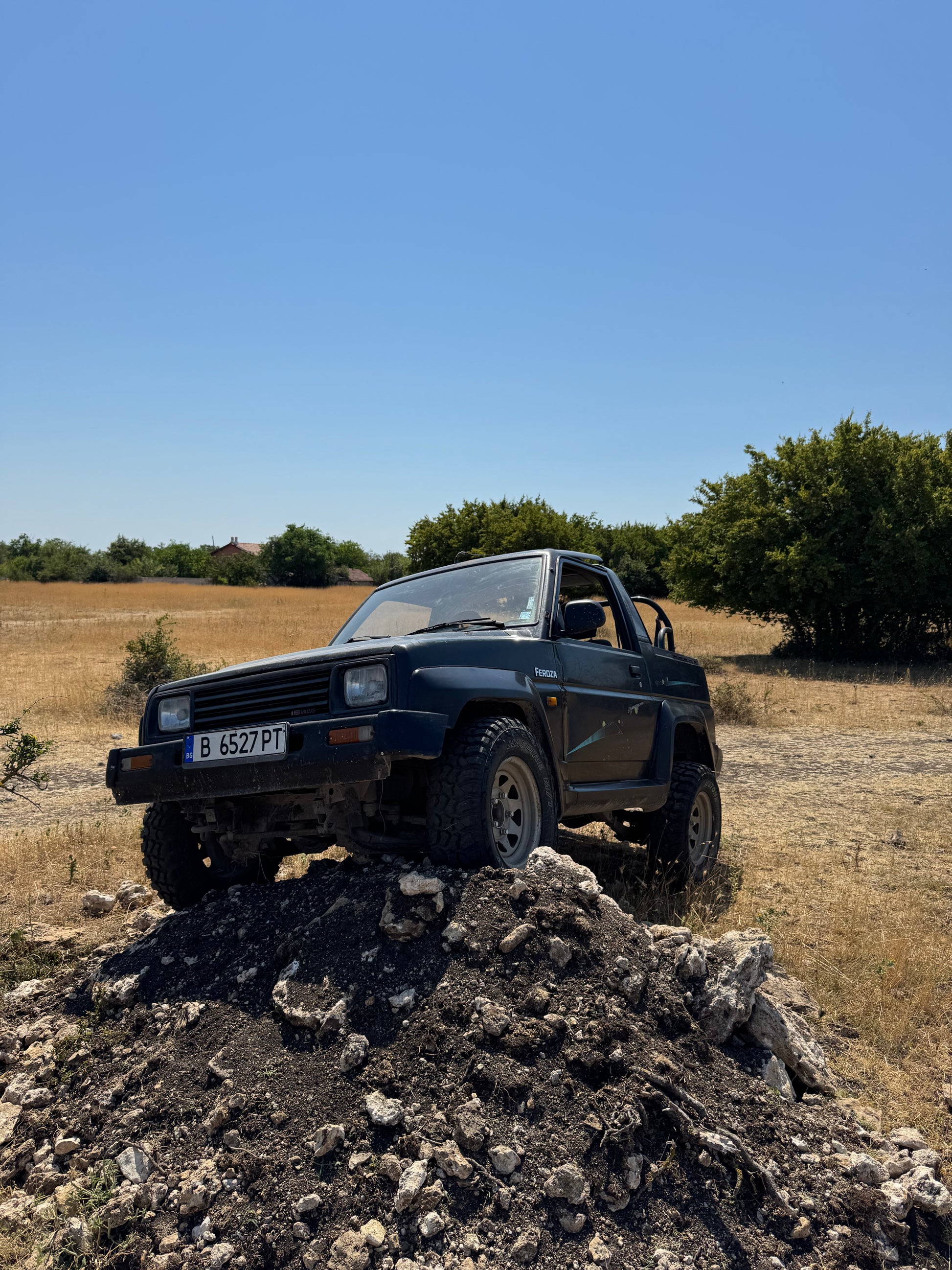 ШОФИРАНЕ НА OFF-ROAD ДЖИП DAIHATSU